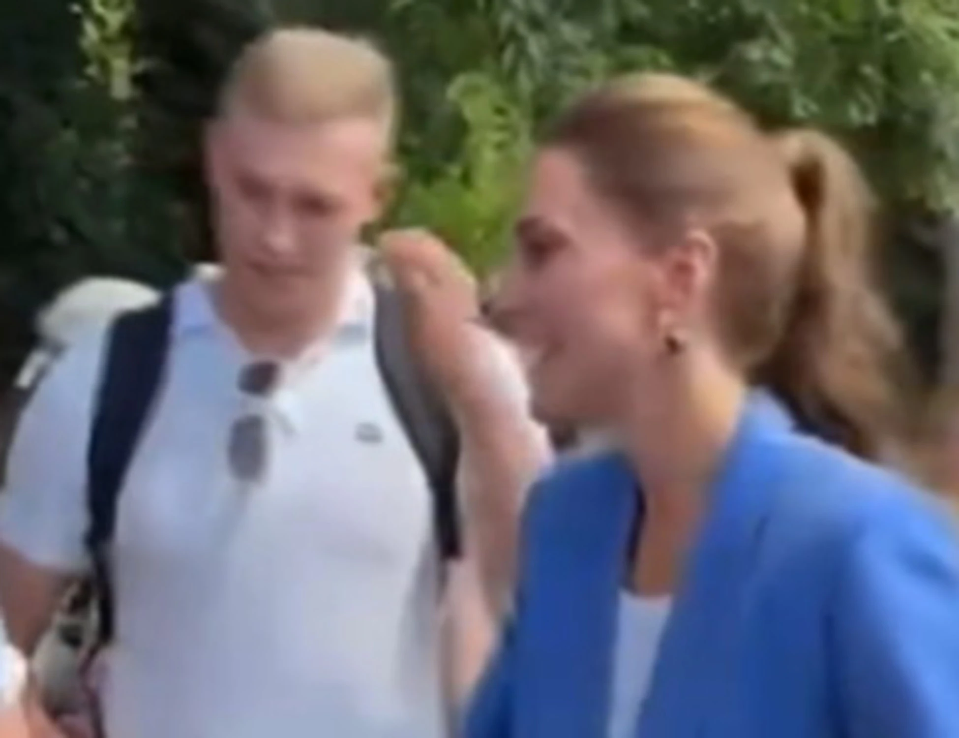 Kate Middleton, cosa spunta sotto la giacca: complottisti scatenati