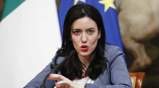 Giorgia Meloni contro Lucia Azzolina: "Ha voluto fortemente Domenico Arcuri? Ora si capisce tutto"