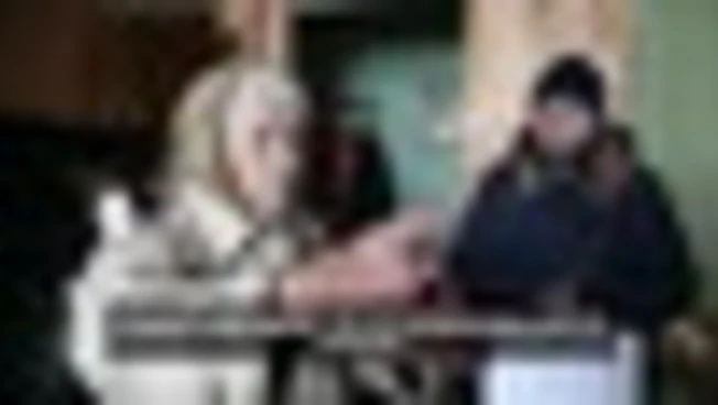 Kiev al buio e al freddo, gli anziani resistono senza riscaldamento