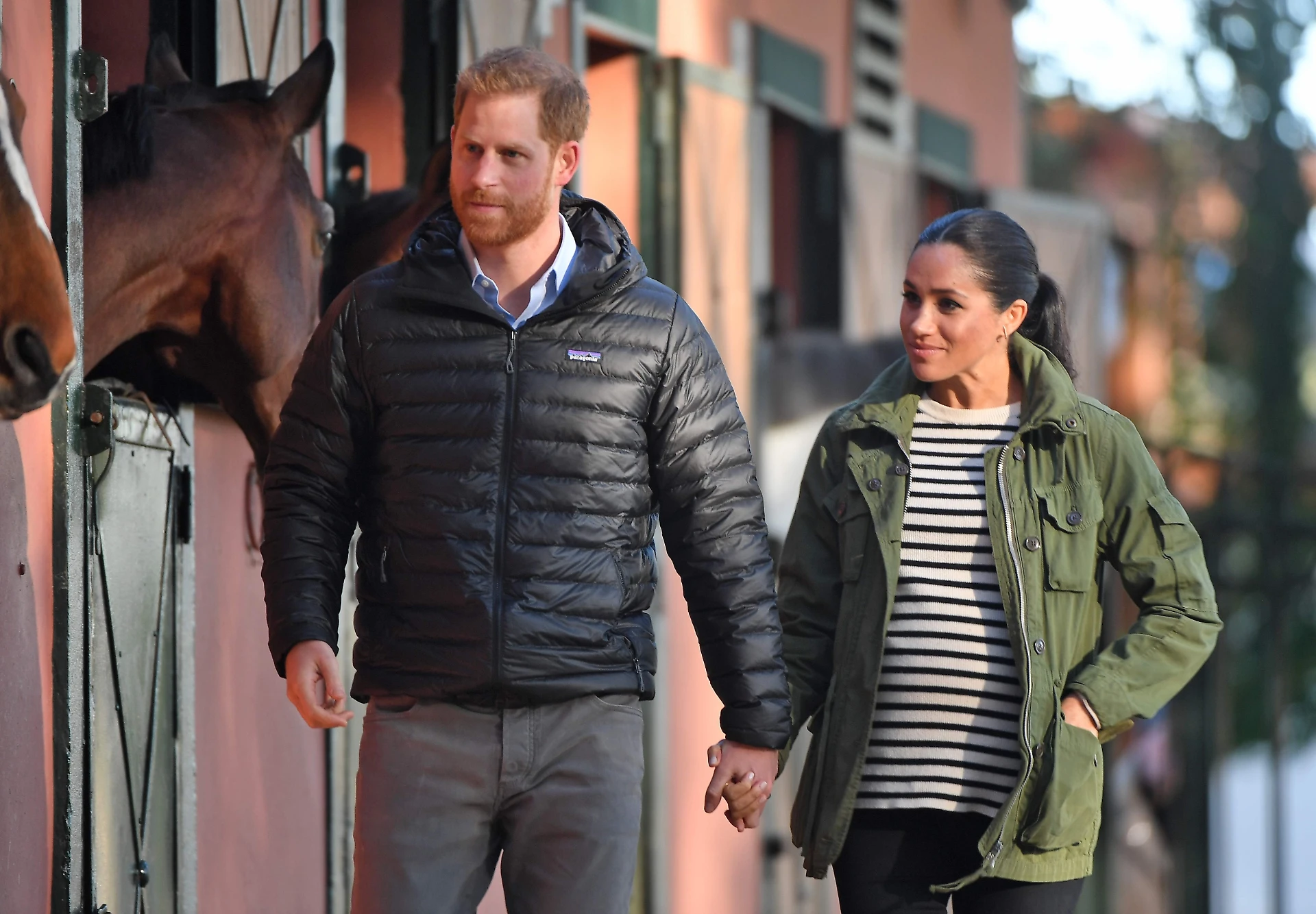 Rottura drammatica e definitiva con la Regina Elisabetta: Meghan e Harry lasciano casa, terremoto a Londra