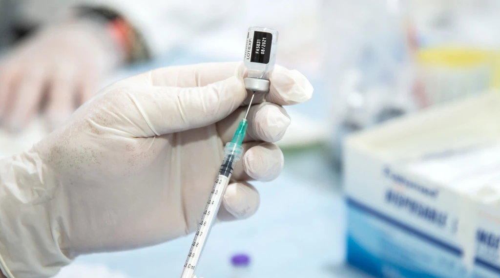 AstraZeneca, morta la 18enne di Genova vaccinata: colpita da trombosi