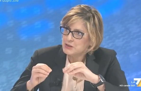 Giulia Bongiorno a Gaia Tortora: "Il magistrato può uccidere una persona, e lei ne sa qualcosa"