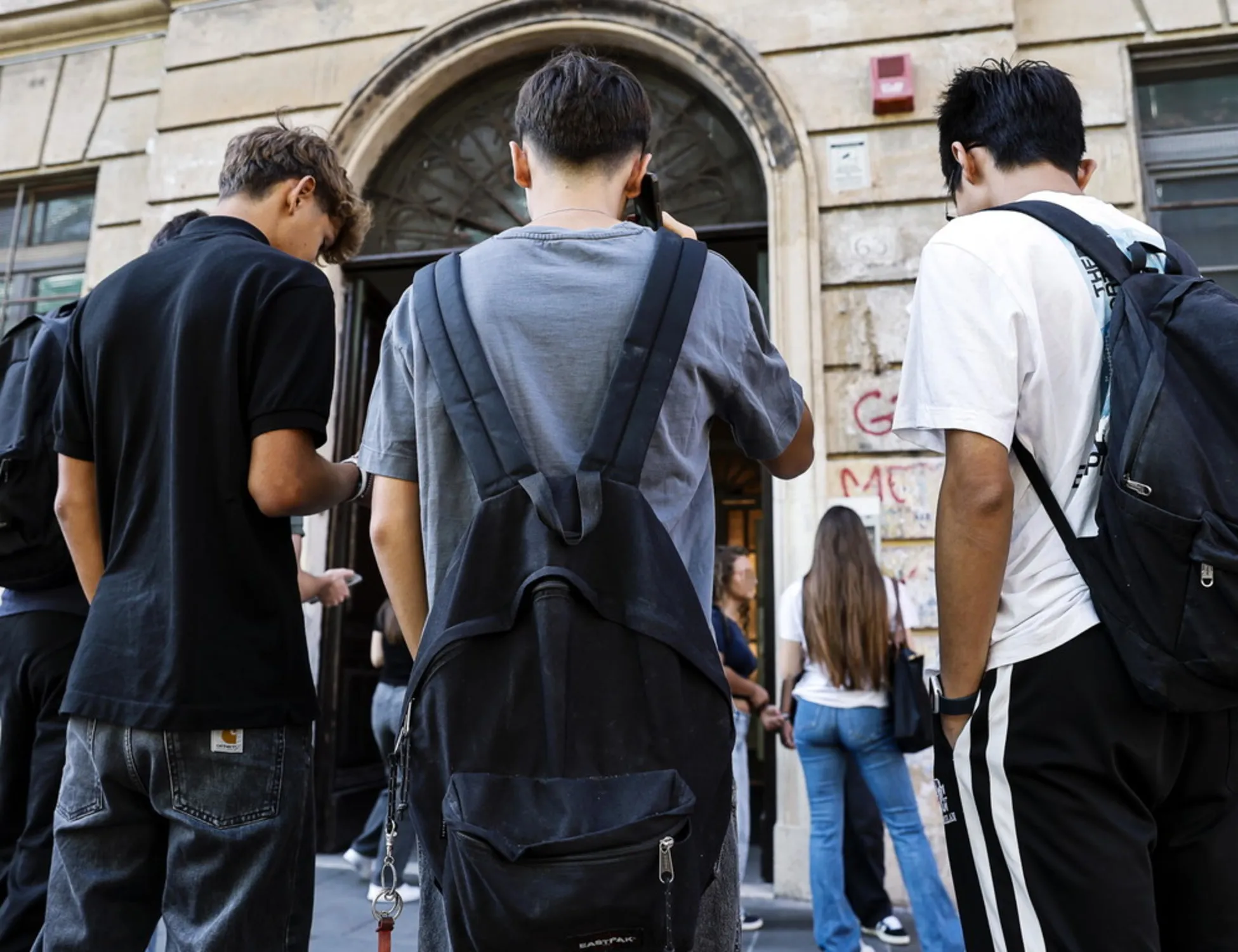 Leggi l'articolo: "L'Italia agli italiani"? studenti puniti: roba da Corea del Nord