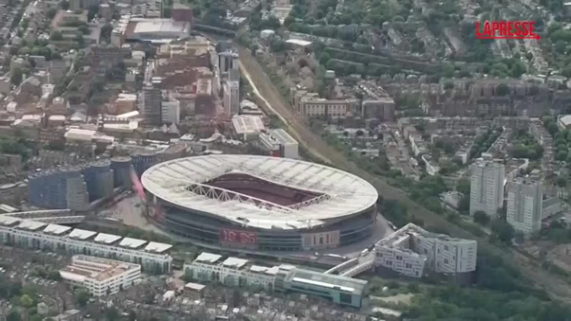 Arsenal, surreale parata a Londra poche ore dopo la finale di Champions persa