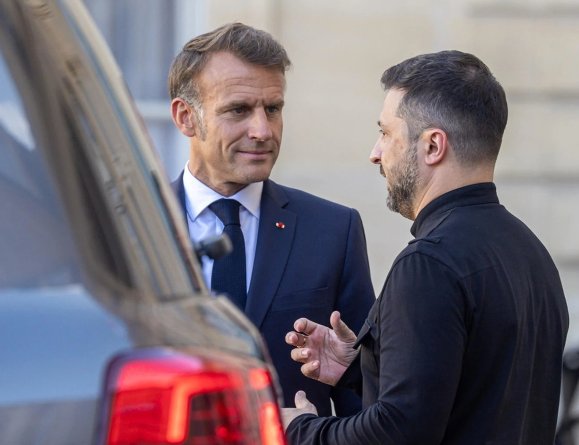 Macron isolato dai leader del mondo