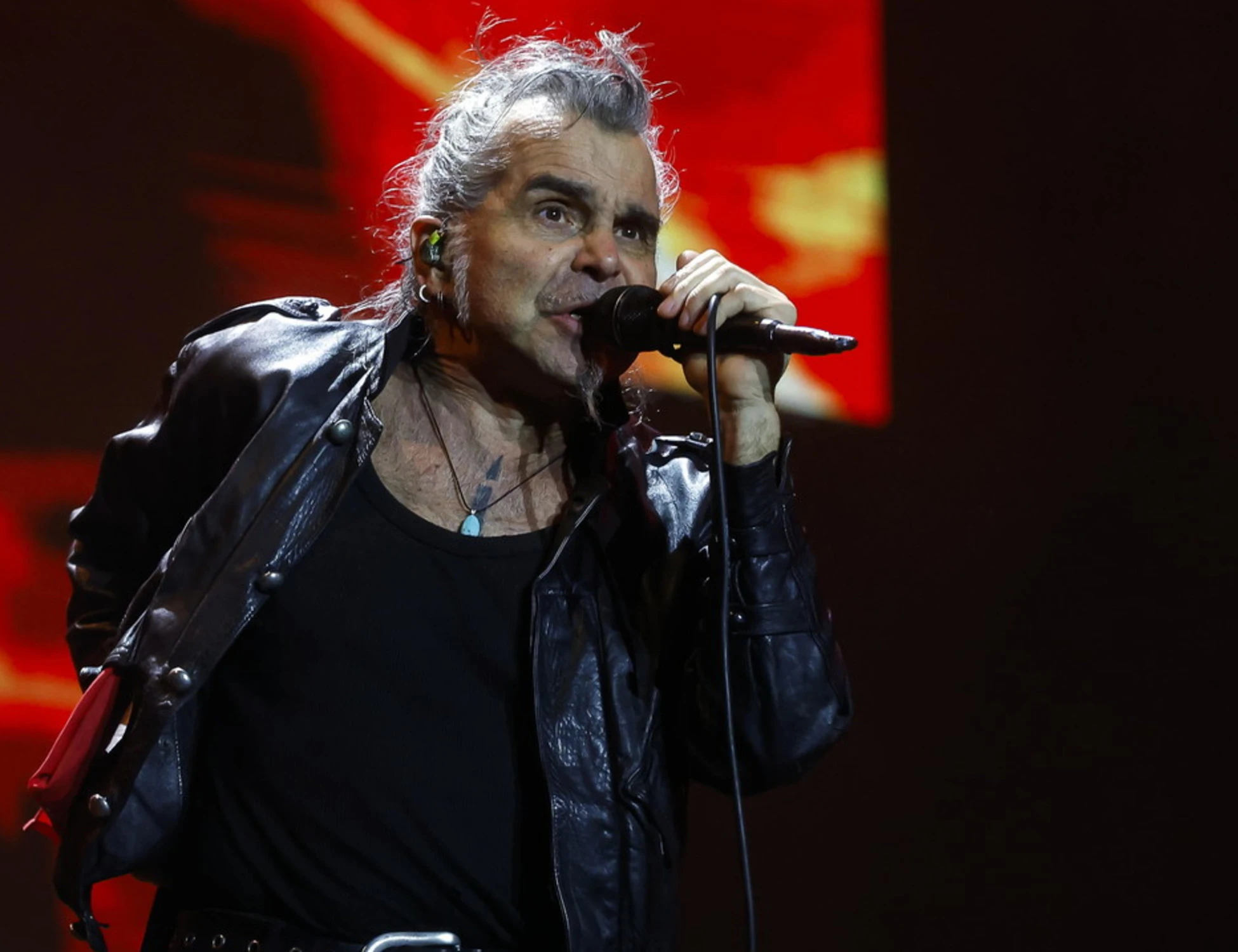 Se Pelù trasforma il concerto in un comizio