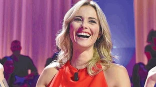 Francesca Fialdini, mistero in Rai: share al minimo, eppure ha 4 programmi. Proprio come...