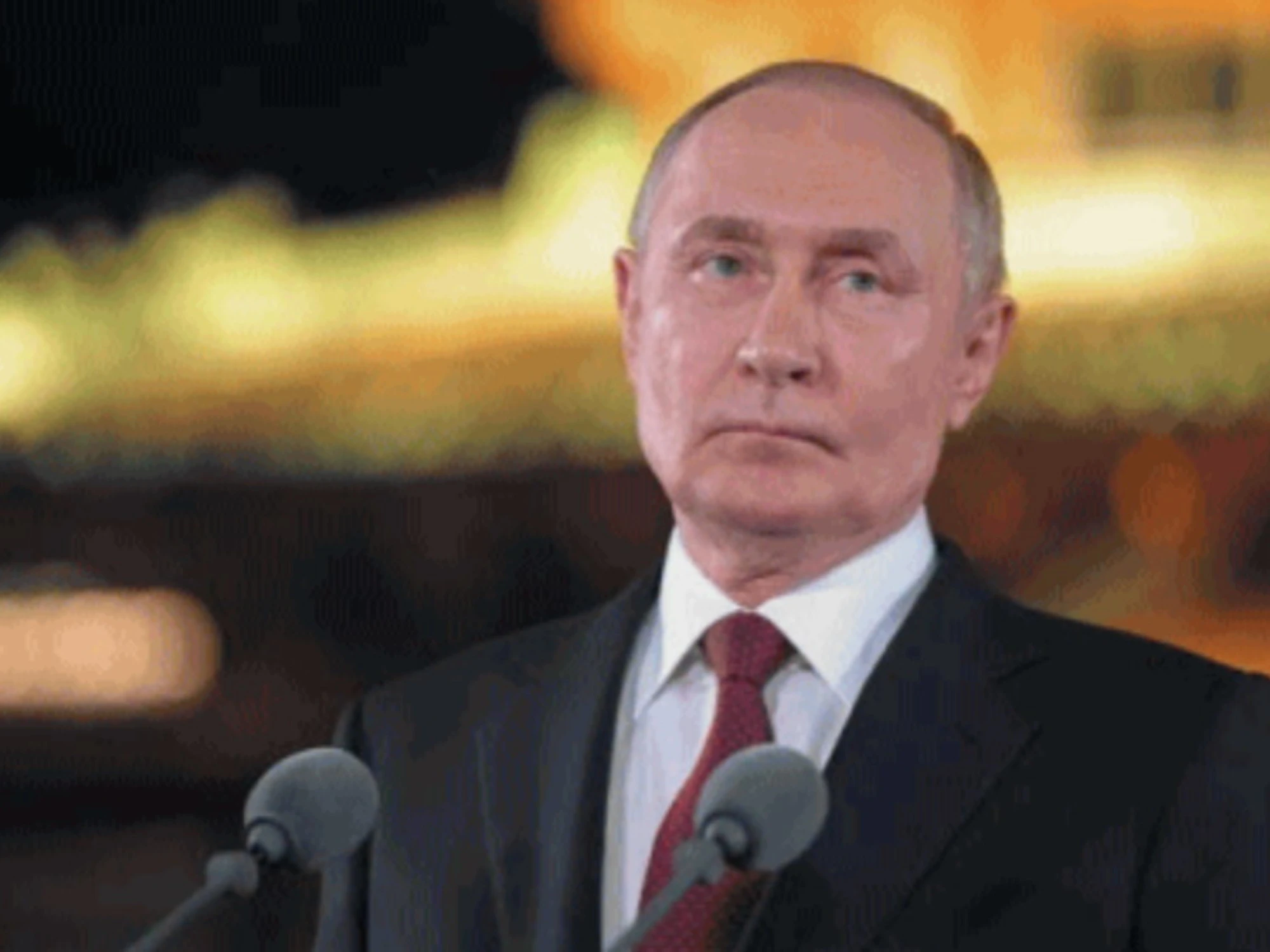 Zelensky a Putin: "Un sogno, che muoia". Mare di Barents, scontro Russia-Nato