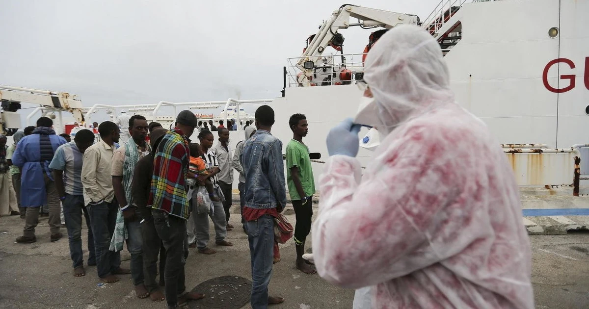 Immigrazione, la storia di Fatima rivela l'ultimo orrore degli scafisti: donne incinte per ottenere il lasciapassare