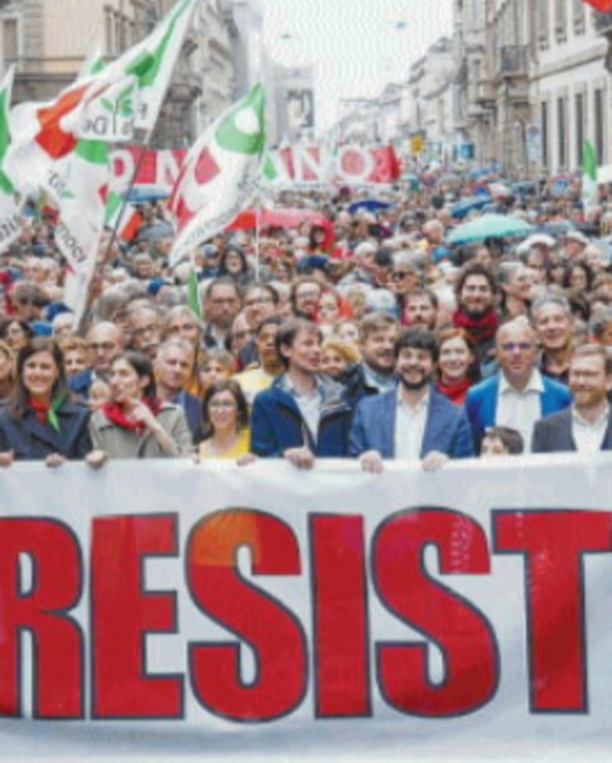 25 aprile, i dem gridano al fascismo ma le persone normali si godono il lungo ponte
