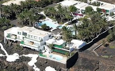 Pedro Sanchez, la "casetta" in cui trascorre le vacanze: 12 camere, suite, piscine e campo da tennis