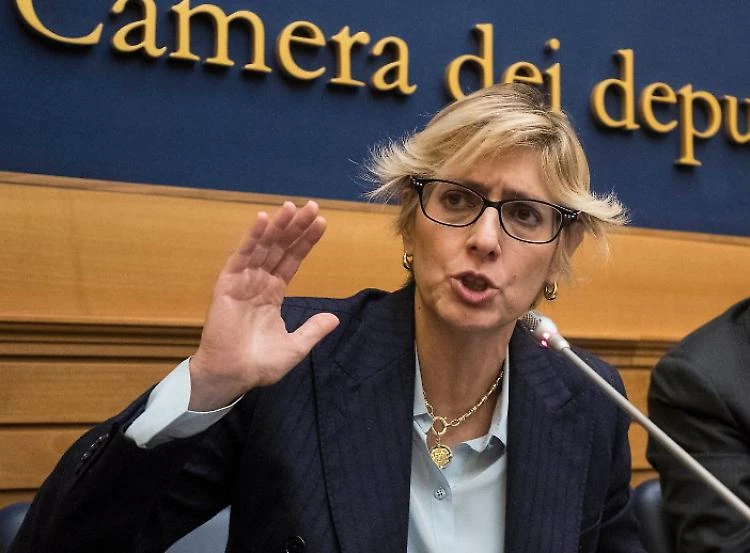 Marco Travaglio attacca Giulia Bongiorno: "Prescrizione? Fa solo gli interessi dei suoi clienti"