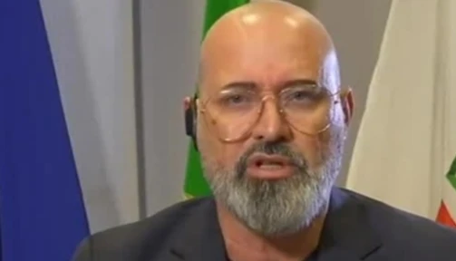 Stefano Bonaccini perde la calma con un elettore: "Siete radical chic", poi elimina il post