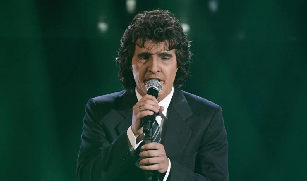 Domenica Live, Barbara D'Urso intervista Marco Carta: "Sono omosessuale, ho un compagno"