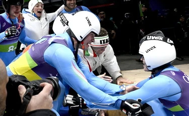 Milano-Cortina, tripudio azzurro: slittino, bronzo nella staffetta mista