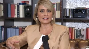 Antonella Viola, siluro su Mario Draghi: "Vaccino, così il premier ne mina la credibilità". Un errore fatale?