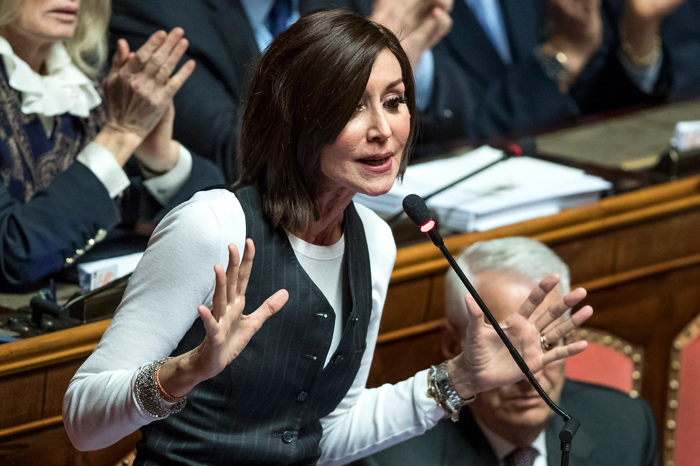 Anna Maria Bernini: "Se salta, salta il governo". Forza Italia brutale contro Lega e M5s: "Farsa senza senso"