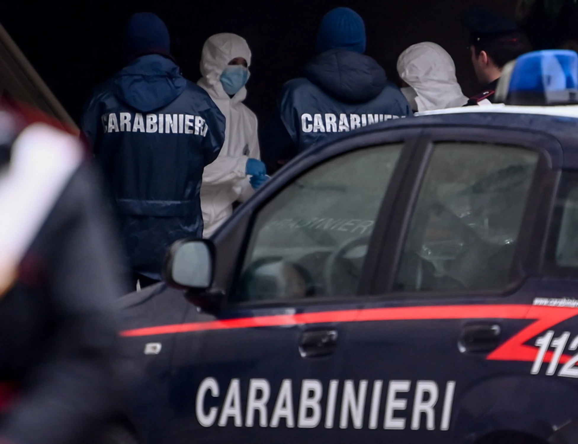 Milano, 15enne strangola e uccide con una lampada l'ex vicina
