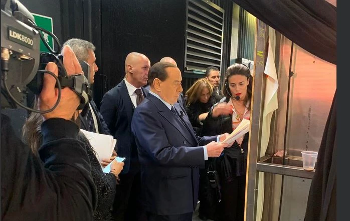 Silvio Berlusconi a Pomeriggio 5: "A Sanremo tutte boiate". Cosa non si era notato: siluro a Salvini