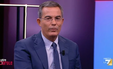 Giorgia Meloni, Giovanni Floris si copre di ridicolo: "Un premier debole"