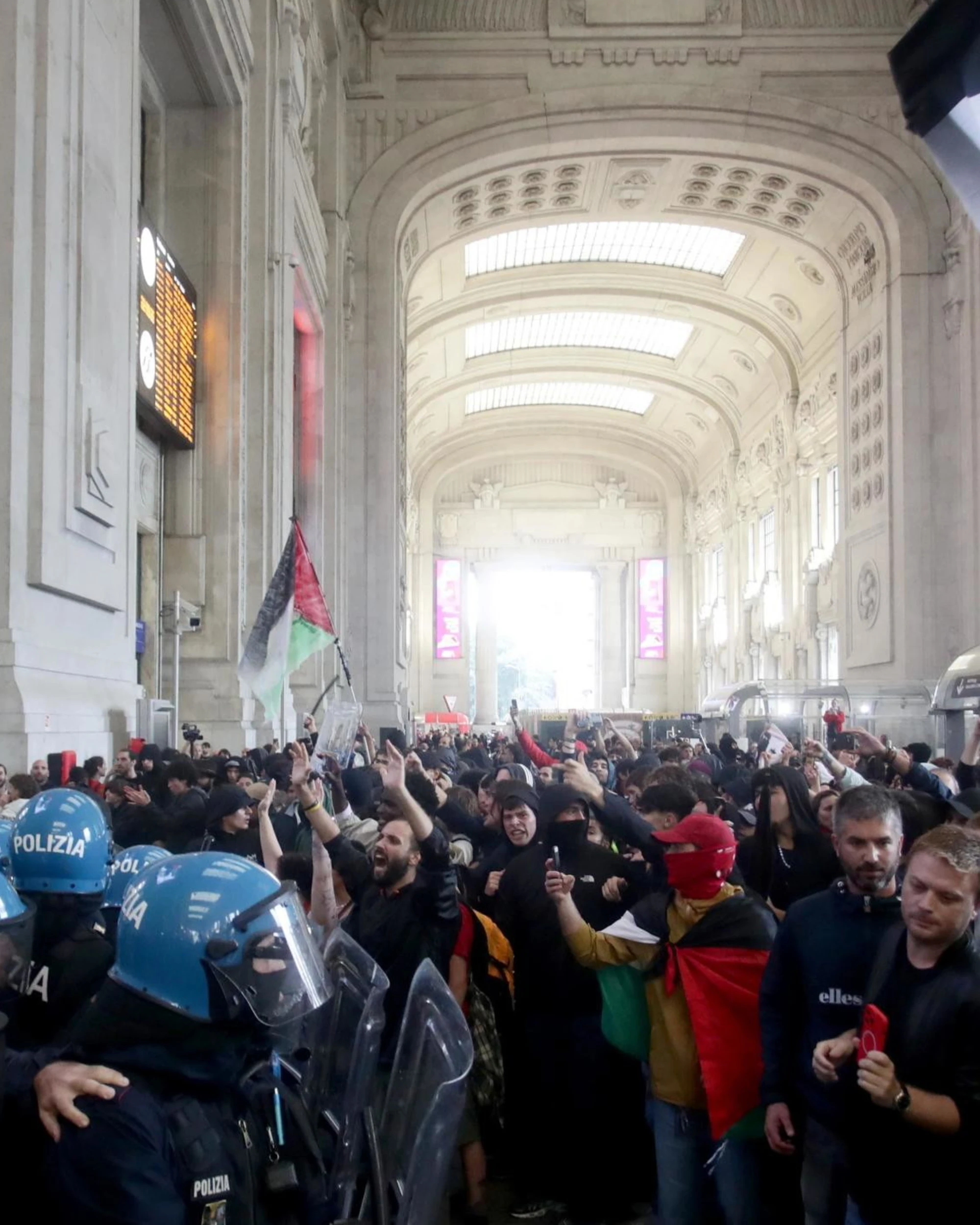 Pro-Pal, se anche il Vaticano sminuisce gli assalti alle stazioni