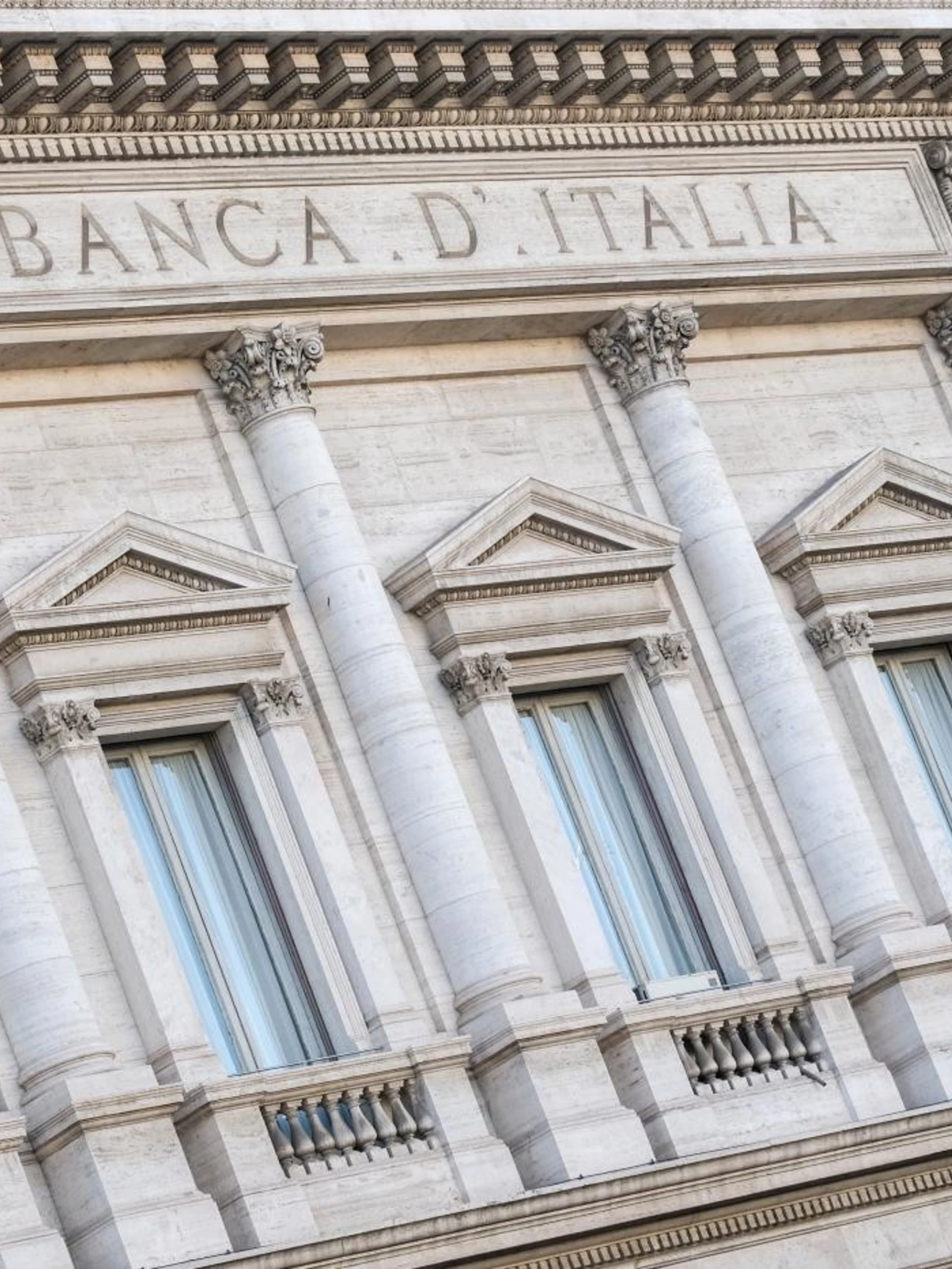 Stipendi d'oro e funzionari rossi: ecco Bankitalia