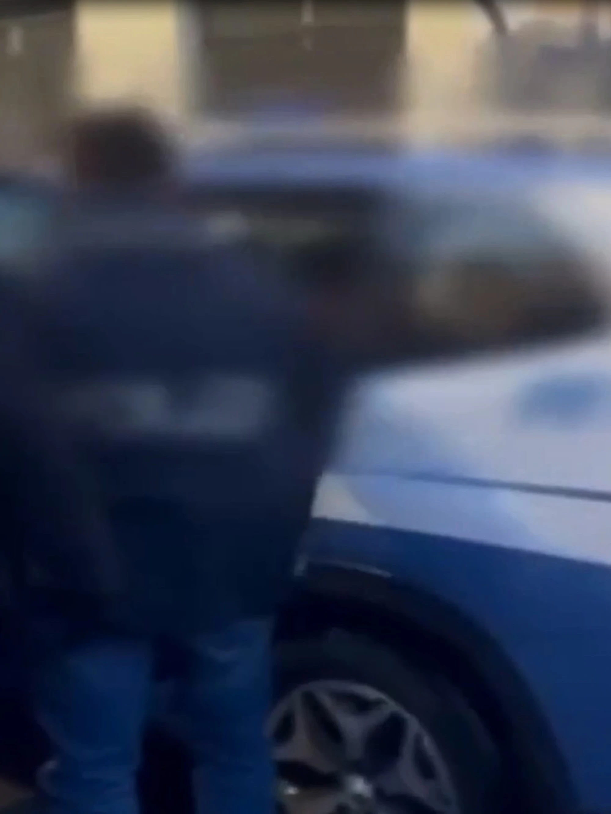Milano, blitz della polizia contro rapine e furti in strada