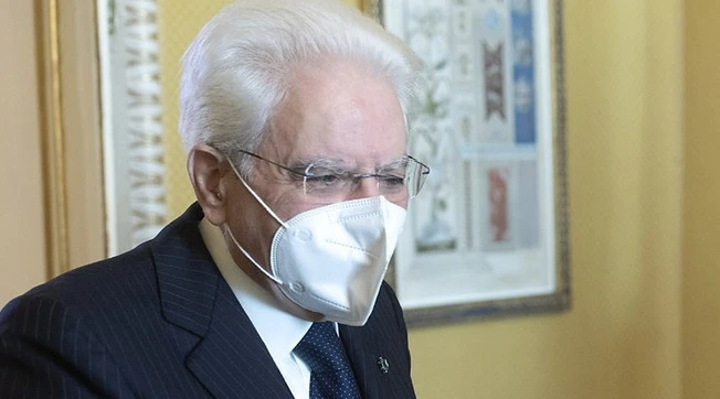 Sergio Mattarella, la "velina" sul Corriere a Giuseppe Conte: "Rimpasto? Potrebbe servire un nuovo voto di fiducia"