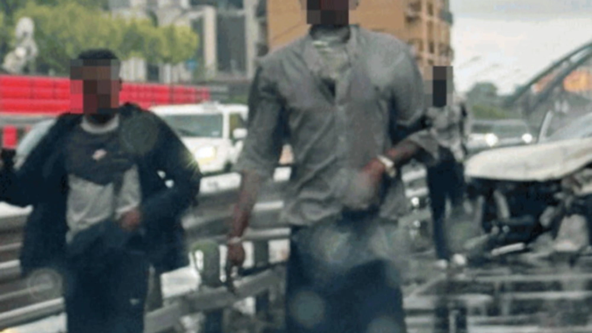 Milano, si schiantano in auto e poi si danno alla fuga: follia dei 3 nordafricani
