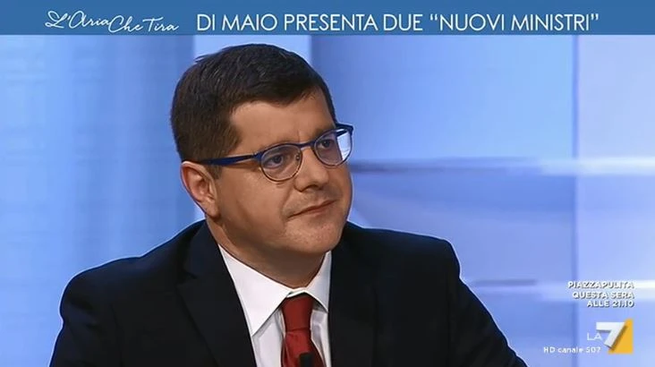 Luigi Di Maio, si fa deridere pure dal suo ministro dell'Istruzione Salvatore Giuliano: non vuole abolire la riforma di Renzi