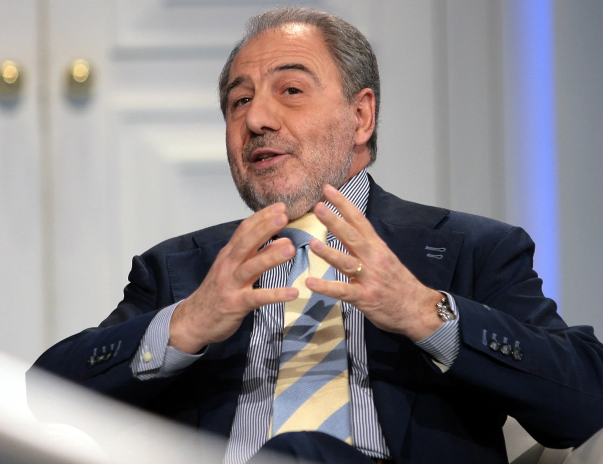 Carlo Caprarica, gaffe con Re Carlo: all'aperitivo cala il gelo