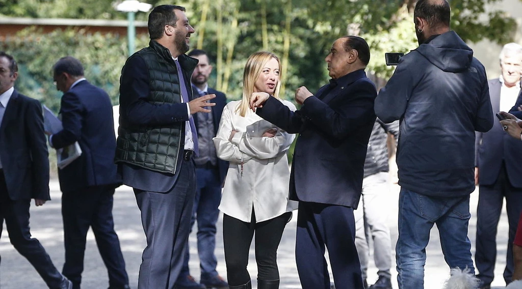 Centrodestra, vergognosi insulti dalla Germania: "Teppista, sessista, la bionda..."