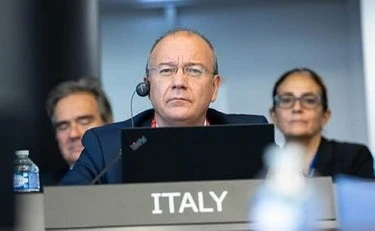 Valditara porta in Commissione Ue il divieto dell'uso dei cellulari in classe