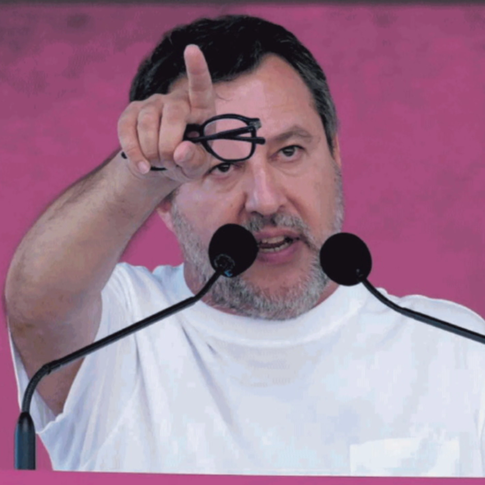Salvini detta i tempi: congresso entro un mese
