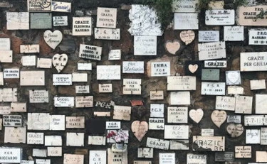 È il momento del fioretto natalizio: rinuncia votiva o scaramanzia?