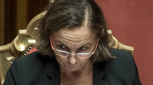 Luciana Lamorgese prima vittima della "verifica"? Il M5s vuole il Viminale: il nome del "sostituto"