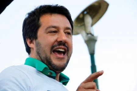 Alfonso Signorini, il tweet su Matteo Salvini (molto malizioso): "Interessante..."