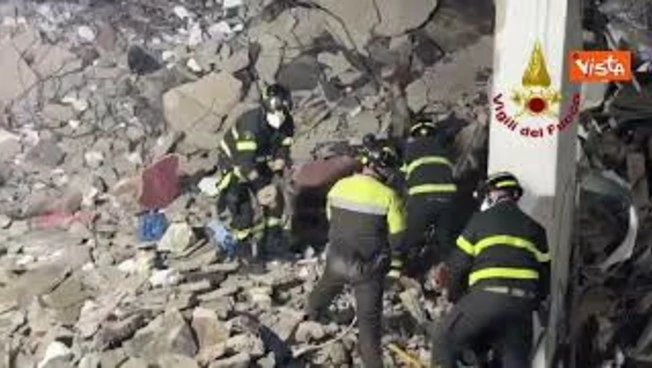 Crollo edificio a Messina, proseguono le ricerche di tre dispersi