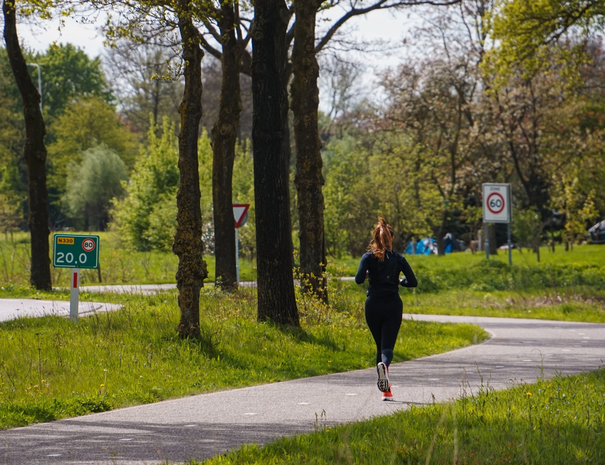 Milano, donna violentata mentre fa jogging: come riesce a fuggire dallo straniero