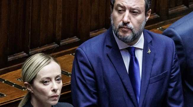 Meloni e Salvini insultati: "Anticamera dell'eversione", il Pd è fuori controllo