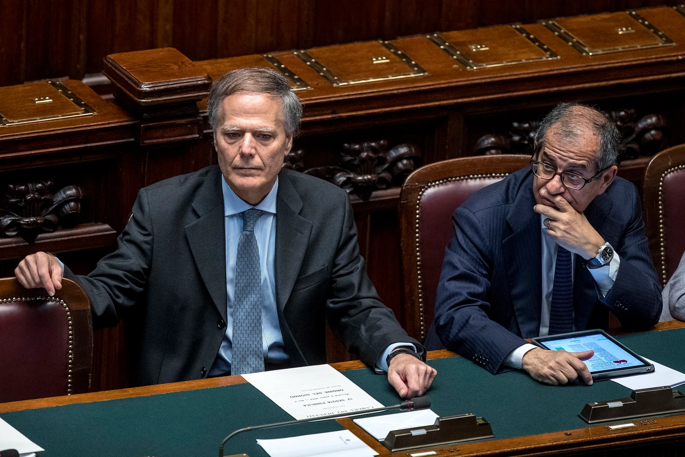 Tria e Moavero, la brutta voce tra i 5 Stelle: "Avevano paura di votare su Siri, e così...". Governo a pezzi