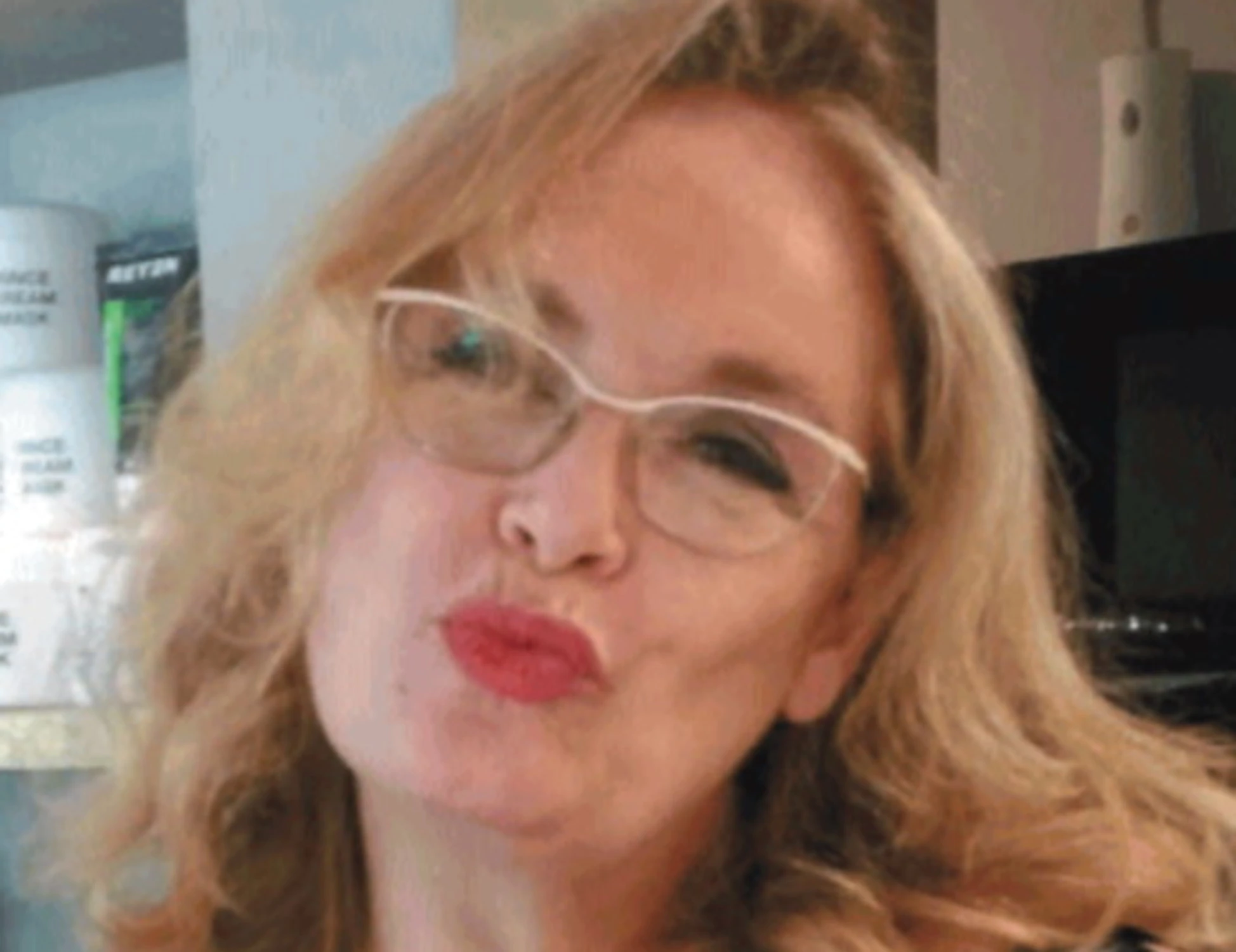 Tiziana Pini: "Agnelli usava le posate d’oro e Sordi ci provò con eleganza. Mollai tutto per i miei genitori"