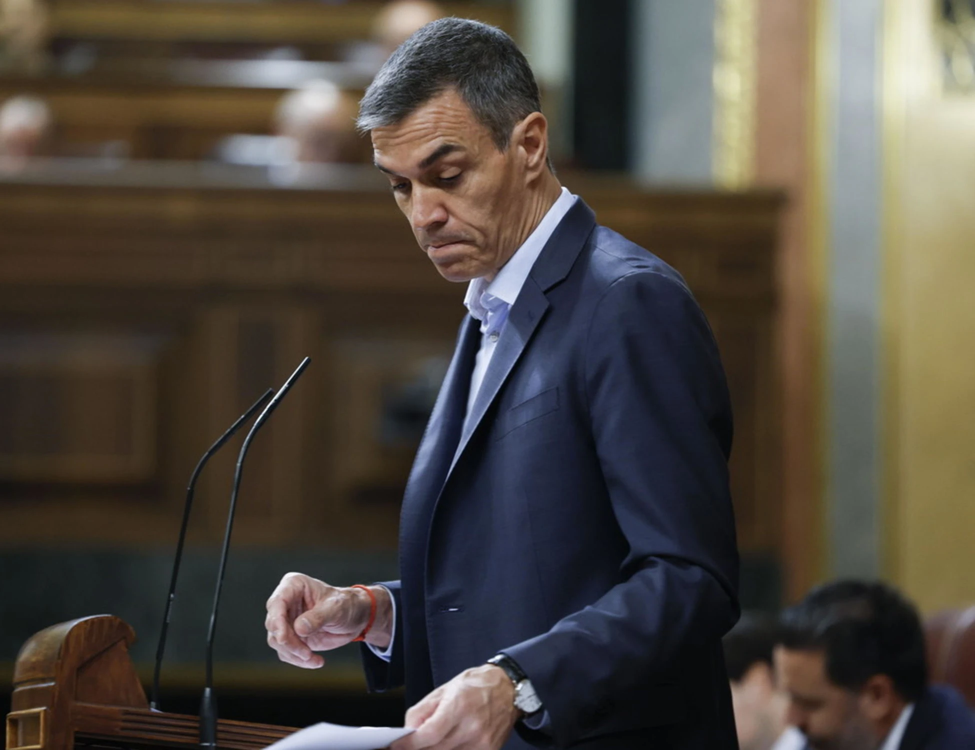 Pedro Sanchez scaricato dagli alleati: "Faccia come Starmer, si dimetta"