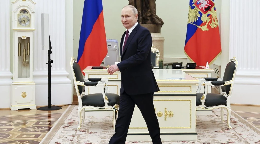 Russia, "per la prima volta Putin...": parata, tam tam impazzito a Mosca