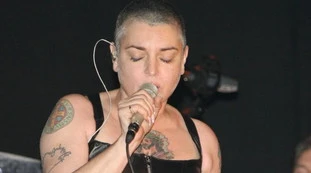 Morta Sinead O'Connor, aveva 56 anni: gli ultimi terribili anni di una vita drammatica