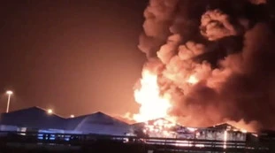 Incendio al porto di Ancona, le due ipotesi: cortocircuito o atto doloso?