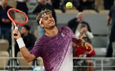 Roland Garros, Flavio Cobolli è in finale con Zverev: Matteo Arnaldi si ritira per un virus
