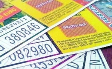 Gratta e vinci, regala un biglietto alla fidanzata? Vale 500mila euro, lei sparisce