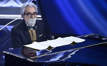 È morto Beppe Vessicchio, fatale una polmonite il direttore d'orchestra aveva 69 anni