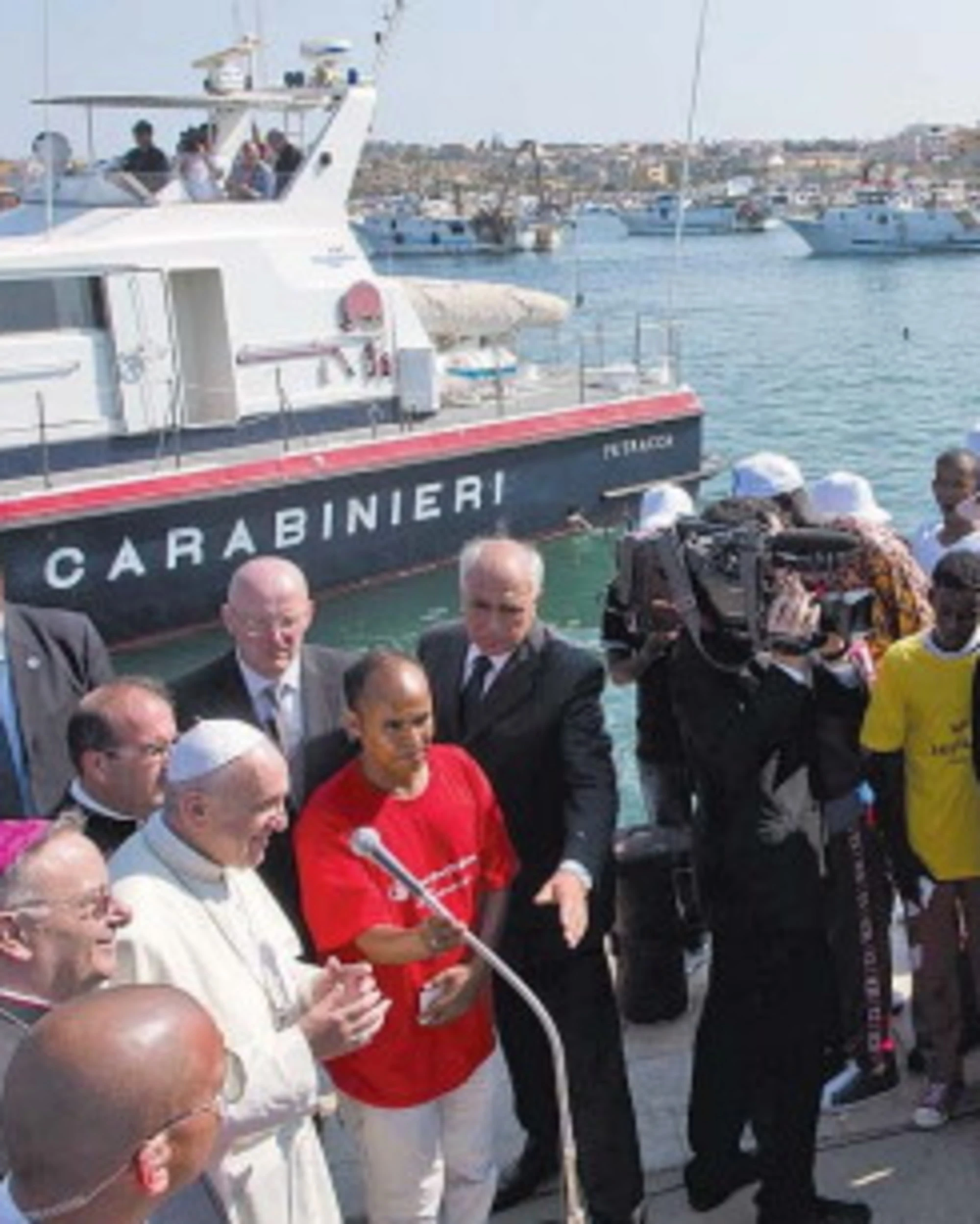 Papa Francesco, l'agenda sull'immigrazione? Appiattita su quella delle Ong